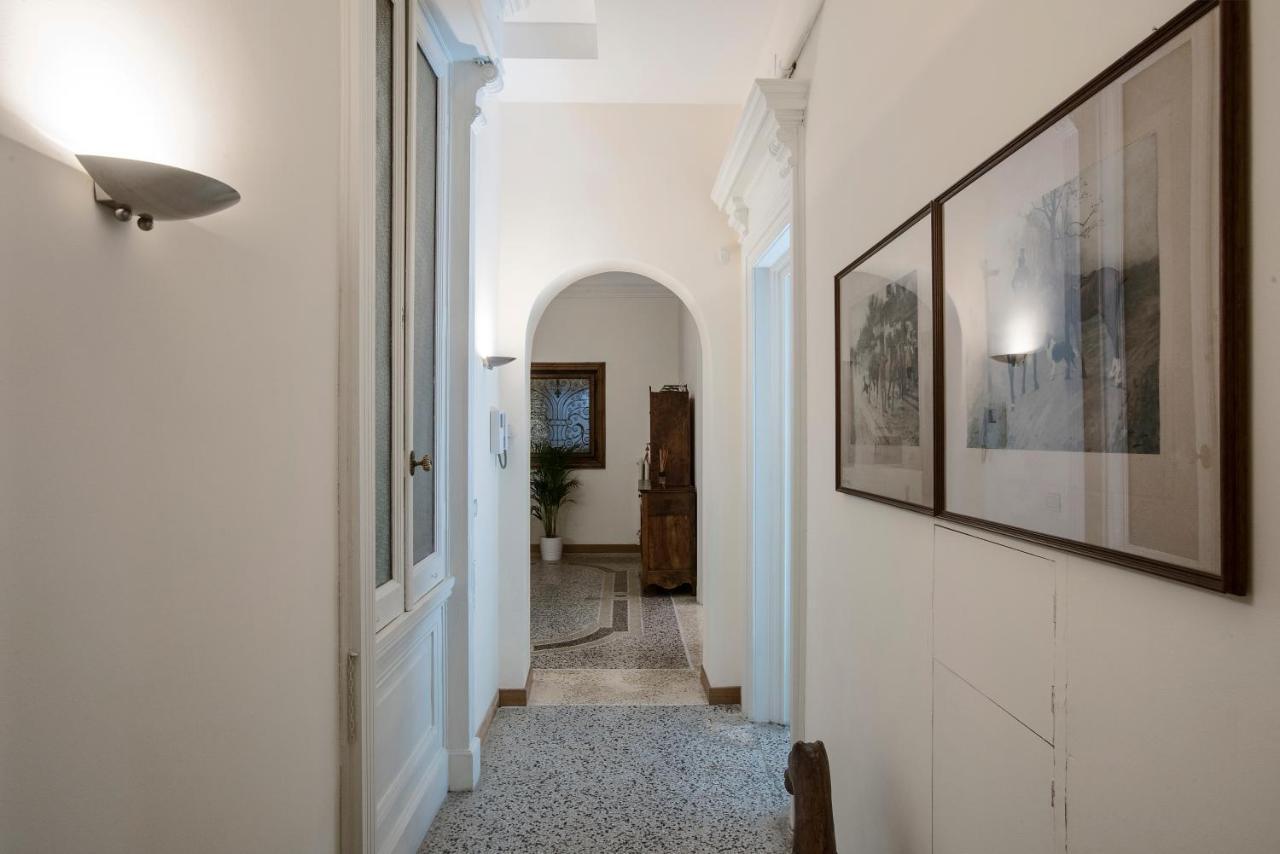 Flat Two * Roma